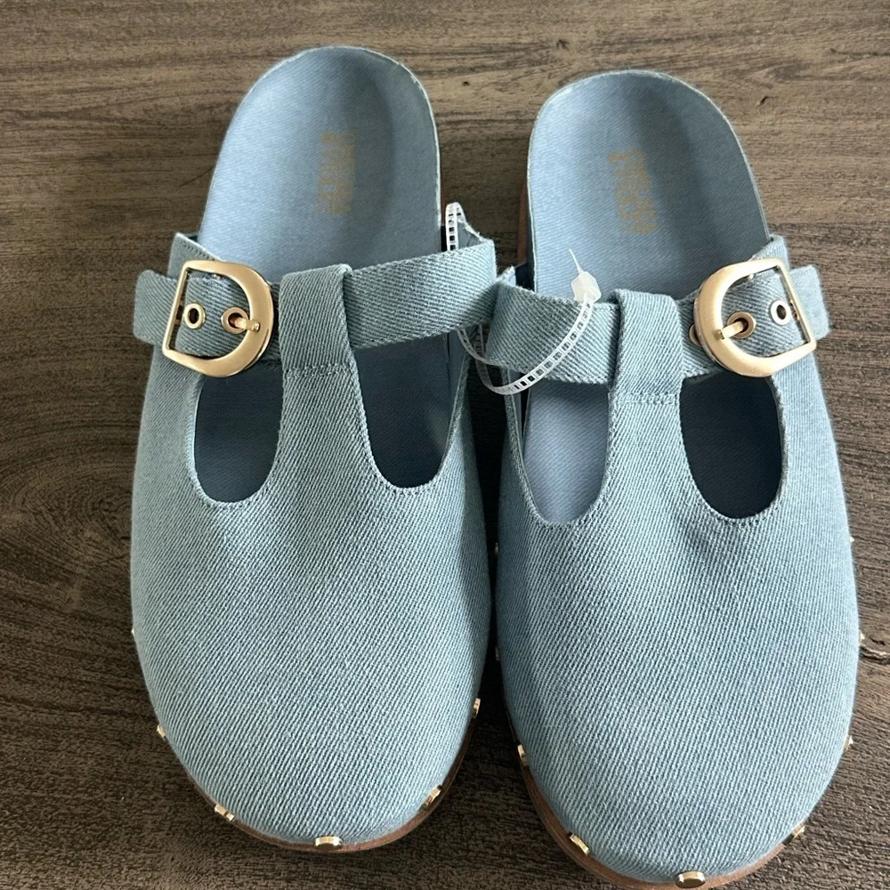 NWTBlue Buckle‎ Shoes